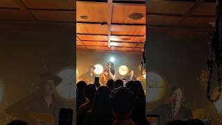 Last night, Noah Cyrus took the stage to perform “Light Over the Hill”.